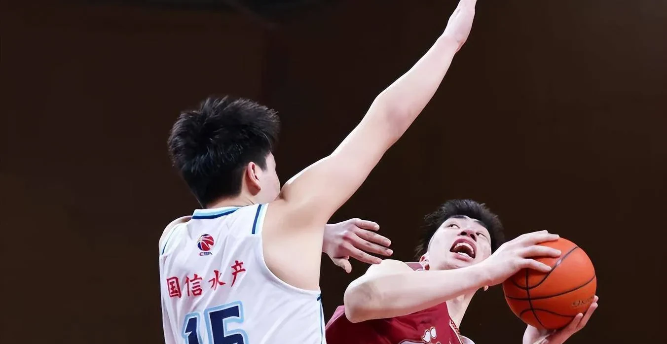 关于南欧球队防守型中场表现抢眼吸引多队关注的信息