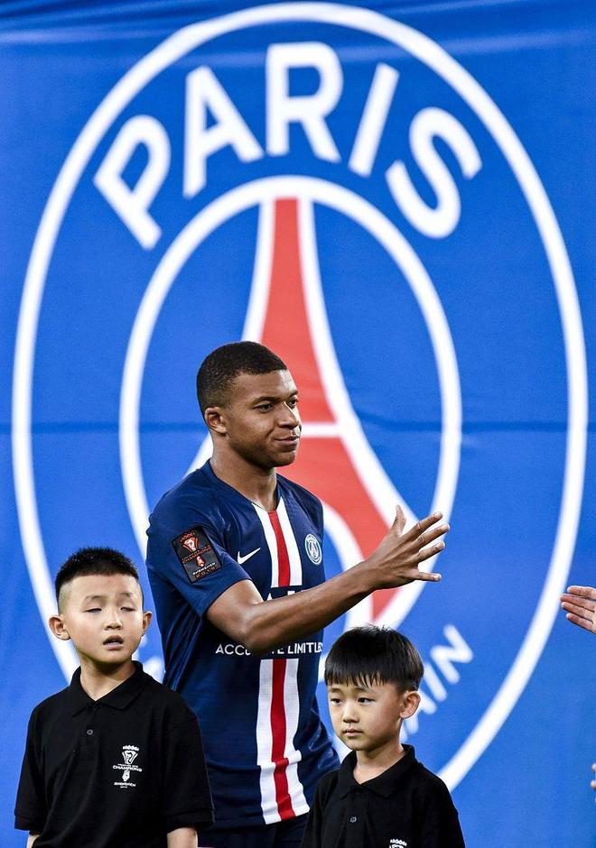 法国队碾压日本队，奥恰洛夫统治全场