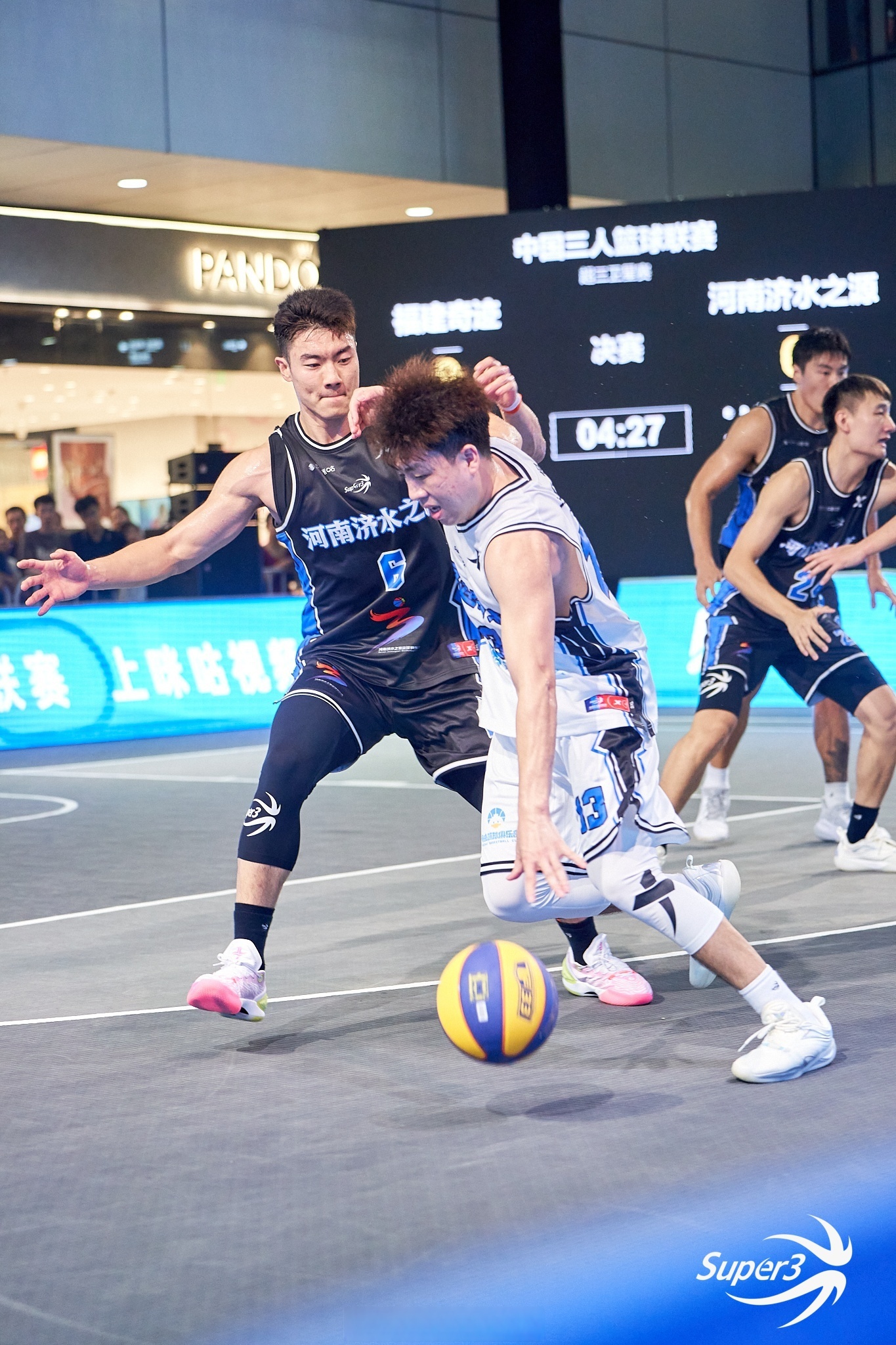 爱游戏APP-76人轻取广州队，张镇麟点燃赛场