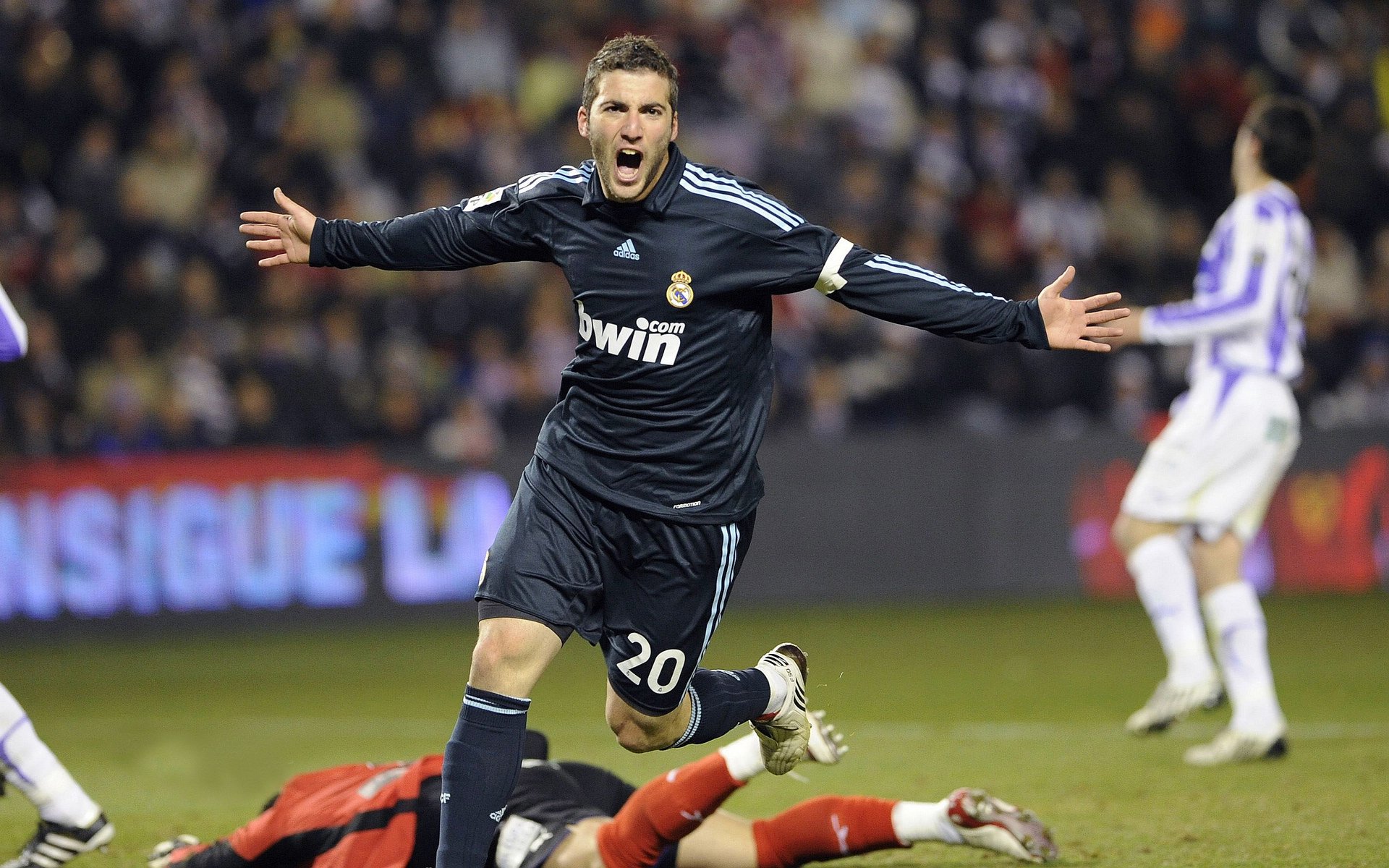 爱游戏体育-节奏之王，坎特如何在对阵利物浦的比赛中完全掌控英格兰的中场